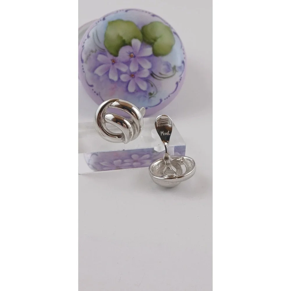 Vintage MINT Signed Monet Swirl Ribbon Openwork Love Knot Clip-On Earrings NOS